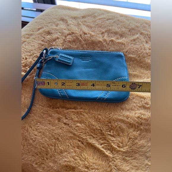 Coach Wristlet - Picture 4 of 7